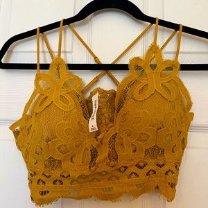 NWOT strappy pull on lace lounge bra
